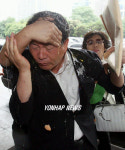 계란 맞은 정형근 의원