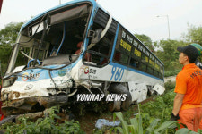서울외곽순환道 추락한 노선버스