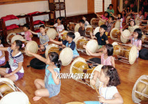 초등학생 우리는 장구 배우는 중..