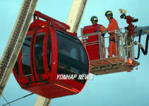 이동식 놀이공원 고장 관람객 구조