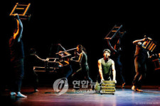 보이첵, 에든버러프린지서 피지컬시어터상 받아