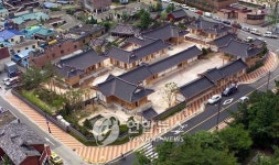 <김해 한옥체험관 1년..적자에 허덕>