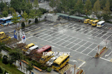 텅 비어있는 주차장