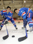 한국 아이스하키 기둥 김기성.상욱 형제