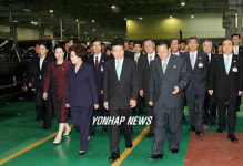 노 대통령 평화자동차 방문