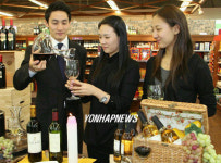 GS마트, 소믈리에 디켄팅 행사