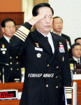 경례하는 송영무 해군참모총장
