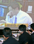 국감장에 웬 의정활동 홍보 영상