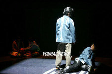 뮤지컬 샤인 대학로 사다리아트센터 무대 위에