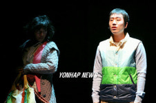 뮤지컬 샤인 대학로 사다리아트센터 무대 위에