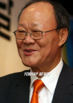 (주)세중에프엔씨 | 기부금 전달한 세중여행 천신일회장