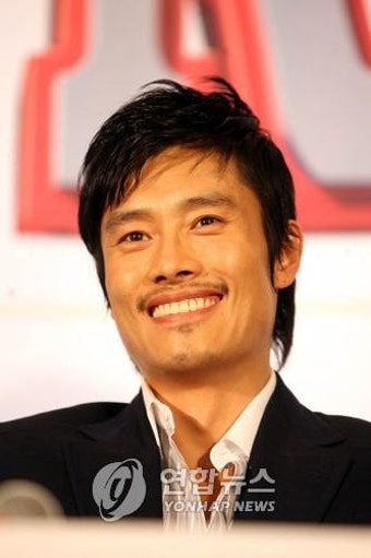 이병헌, 日 팬미팅 투어서 피아노 연주