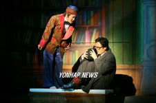 뮤지컬 ‘벽을 뚫는 남자’ 동숭아트센터 무대에