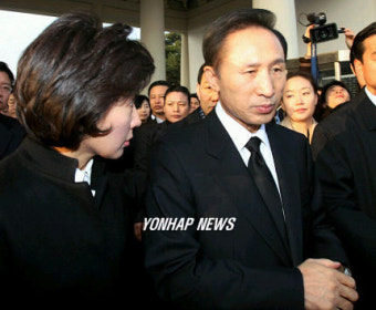 이명박과 나경원 대변인