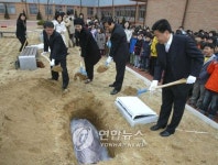 학교 뒤뜰에 추억 심었어요<청주 운동초교>