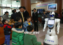 구청에 오면 로봇 도우미를 찾으세요
