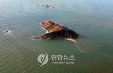 유출 기름 `타르덩어리 군산 앞바다까지(종합)