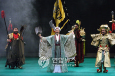 <2007 문화> ⑩연극..풍요속 빈곤