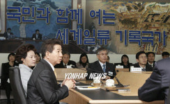 노대통령, 대통령 기록관 방문