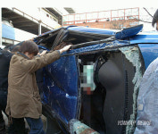 성남시청 4층 주차장에서 추락한 승용차