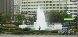 부산역 광장 분수 40년만에 `대변신