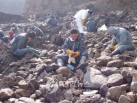 <카메라뉴스> 화성외국인보호소 태안서 봉사활동