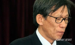 사퇴기자회견하는 유홍준 문화재청장