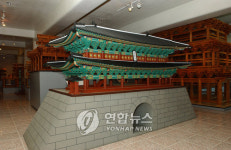 <숭례문 모형 전시 한국고건축박물관 `각광>