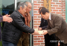 무주 무풍면  목공예 동아리 목침 전달