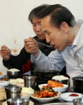 상인들과 순대국으로 식사를