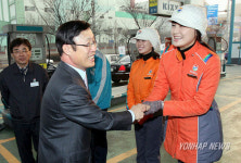 일선 주유소 점검하는 이윤호 장관