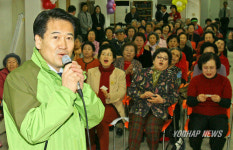 상도 종합사회복지관 찾은 정동영 전 장관