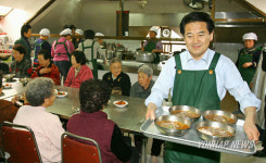 상도 종합사회복지관 찾은 정동영 전 장관