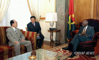 北김영남, 앙골라 대통령과 회담