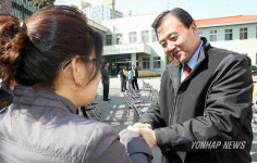 장애인종합복지관 찾은 한나라 홍문표 후보