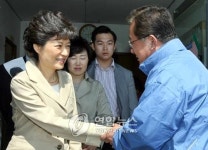 <박근혜 지역구 유세..지역 발전에 최선>