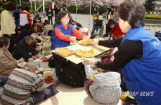 현대車 여성합창단, 복지시설 노인 효도행사