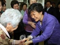 <박근혜 D-1 유세..성원에 보답할 것>(종합)