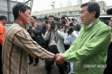 손학규 대표 축산물공판장 방문