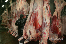 분주한 축산물공판장