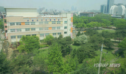 양재근린공원에 위치한 매헌초등학교
