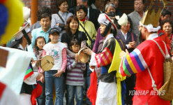 우리장단 좋을씨구...