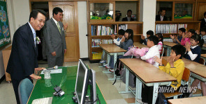 한총리, 초등학교 명예교사 특강