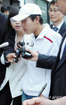 법원들어서는 중국인 유학생 진모씨