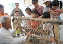 <카메라뉴스> 가마니 짜기, 따라서 해보세요