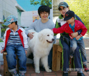 상근이 친구들과 기념 촬영해요