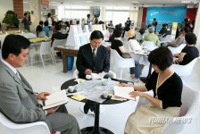 강릉시 청사에 들어선 작은 도서관