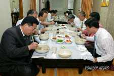 강원도의회 닭.오리고기 시식화