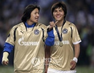 축구 해외파 속속 입국..김동진ㆍ이호 18일 귀국