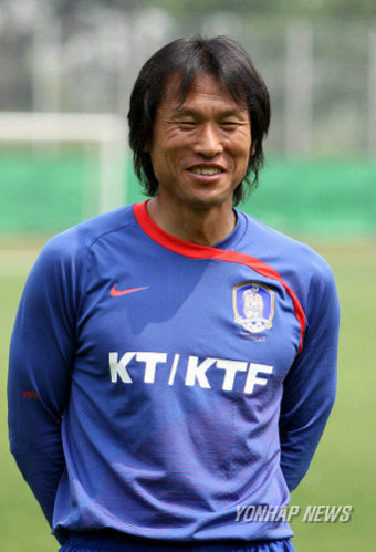 안익수 한국 여자축구 대표팀 감독